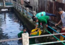 Gotong Royong Massal di Sebelas Ulu, Lurah Arianto Fokus Normalisasi Aliran Air