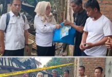 Kolaborasi Pemerintah dan Kepolisian, Camat Kertapati Bantu Korban Kebakaran