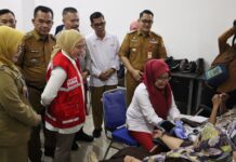 Wujud Nyata Bantu Masyarakat, Camat Kemuning dan PMI Kota Palembang laksanakan Donor Darah