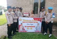 Perkuat Kesejahteraan Warga, Polda Sumsel Salurkan 1.948 Paket Bansos di OKU Timur