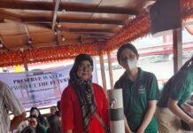 Lurah Dian Mayasari Apresiasi Inovasi Pemurnian Air Siswa SPH di Kawasan 9-10 Ulu