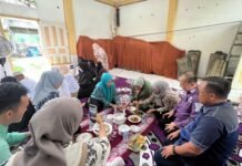 Semarak 10 Muharam, Lurah 12 Ulu dampingi Ketua TP PKK Kota Palembang Hadiri Santunan Anak Yatim di Balai Al-Qur’anul Karim