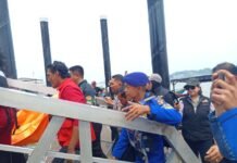 Polda Sumsel Bersama Tim SAR Gabungan Evakuasi Tiga Korban Tenggelam di Sungai Musi