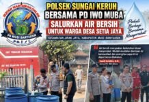 Salurkan Air Bersih untuk Warga Desa Setia Jaya, Polsek Sungai Keruh Bersama PD IWO Muba